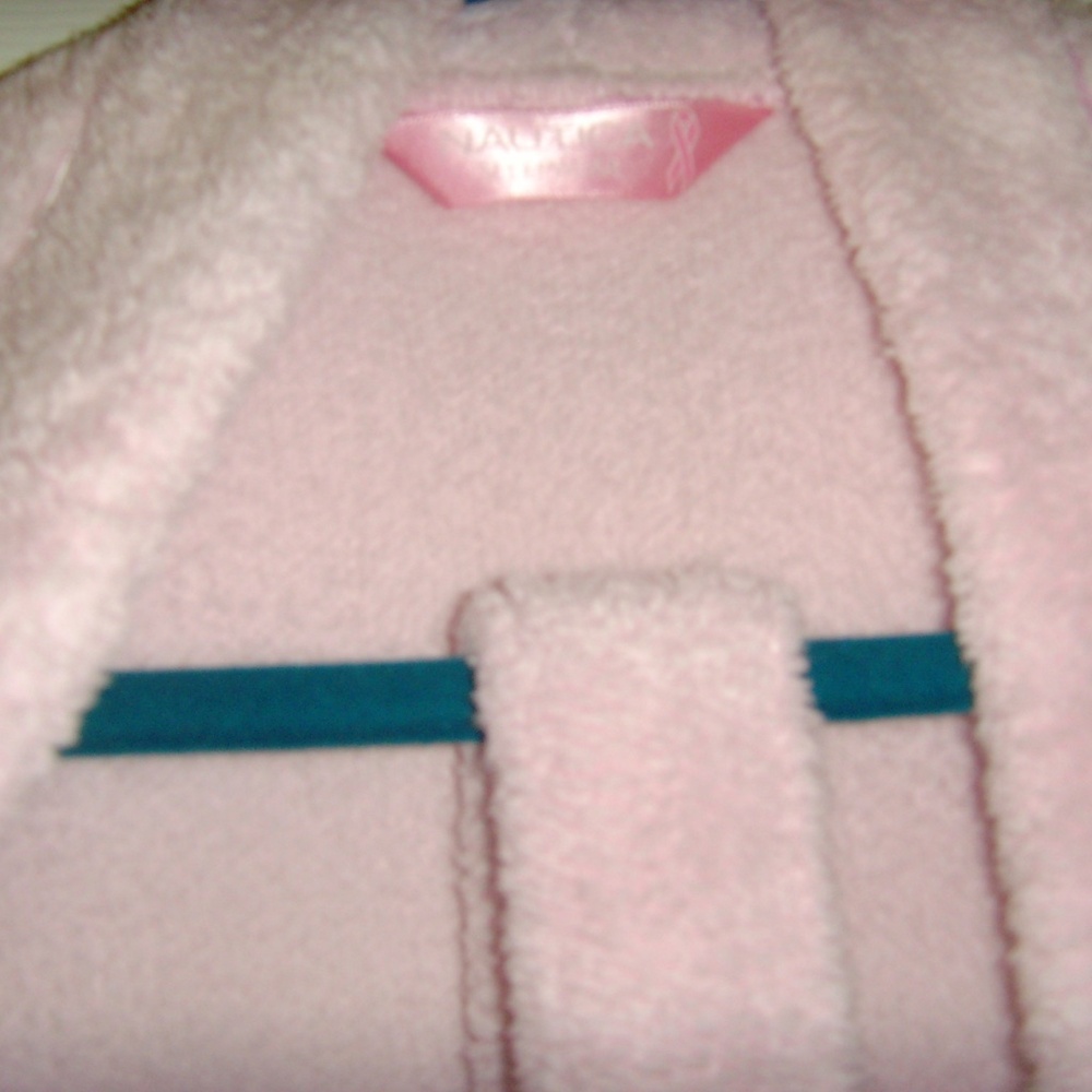 NAUTICA Sleepwear Fluffy Pink Robe in L-XL - Picture 14 of 15